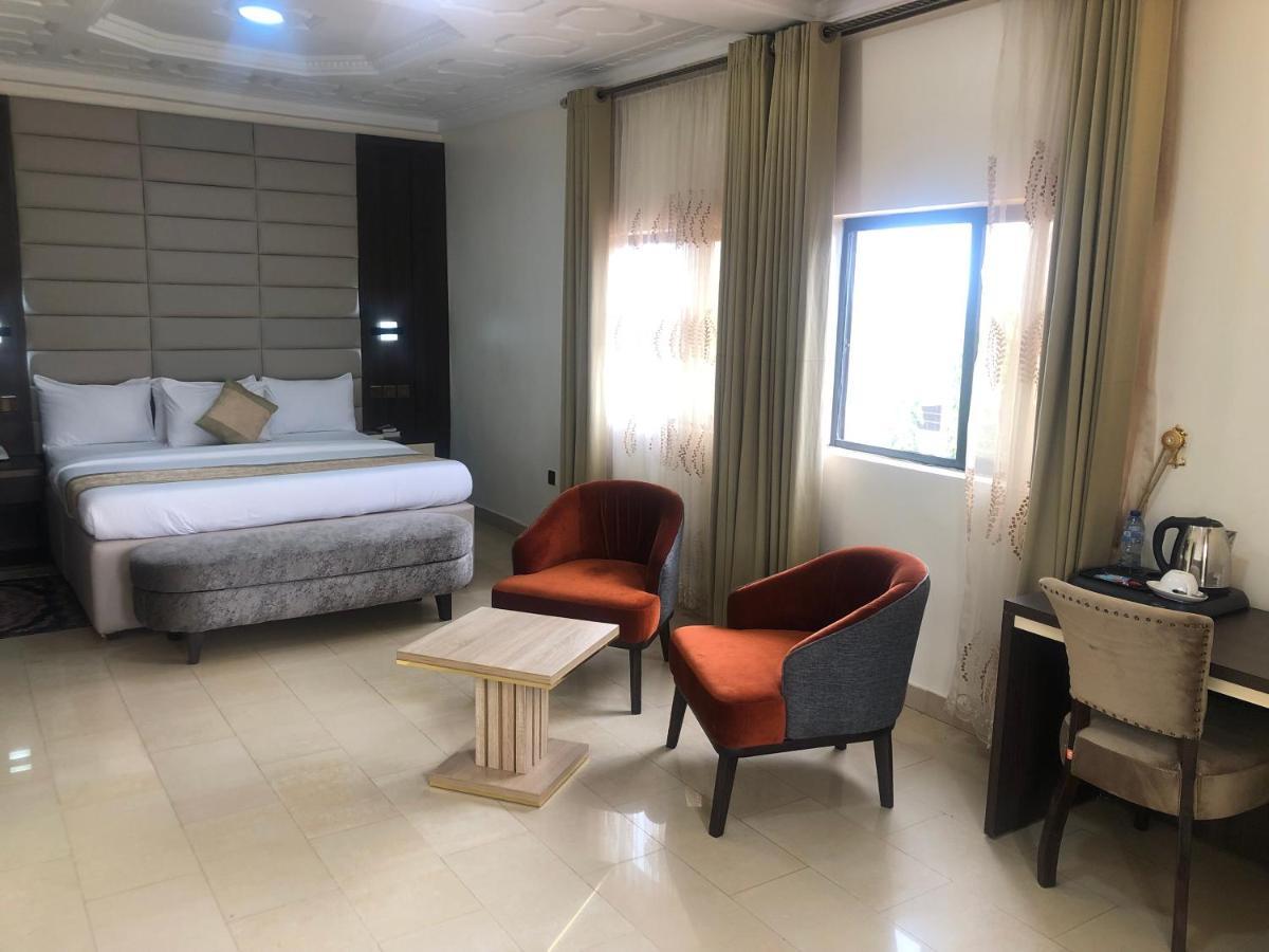 Roban Hotels Limited Enugu Buitenkant foto