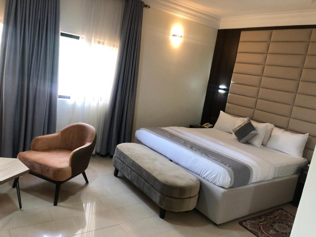 Roban Hotels Limited Enugu Buitenkant foto