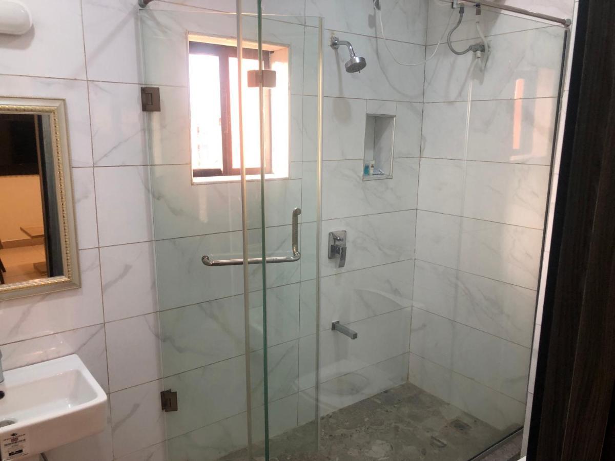 Roban Hotels Limited Enugu Buitenkant foto