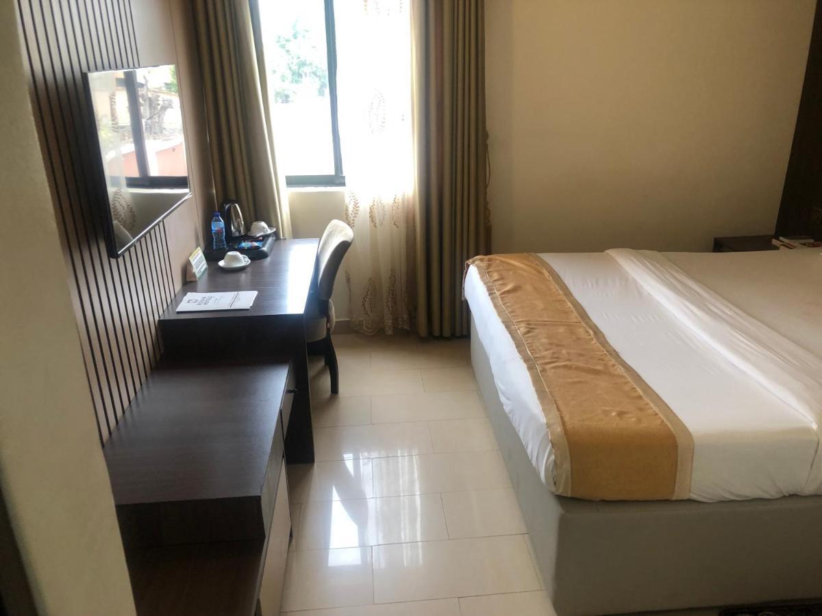 Roban Hotels Limited Enugu Buitenkant foto