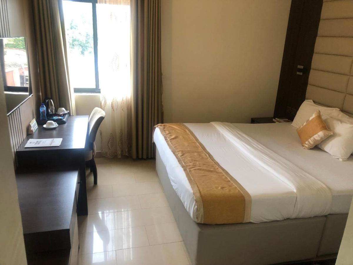 Roban Hotels Limited Enugu Buitenkant foto